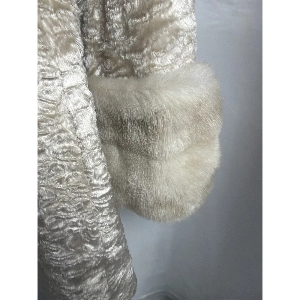 Aristocrat Women's Vintage Wool Blend‎ Fur Trim Coat Ivory Tan Short Sm/med 60's
